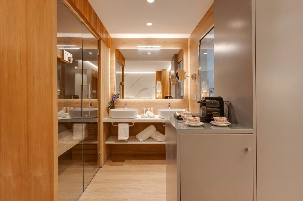 Hotel Boutique Mirlo บาร์เซโลนา ภายนอก รูปภาพ A bathroom in a hotel room