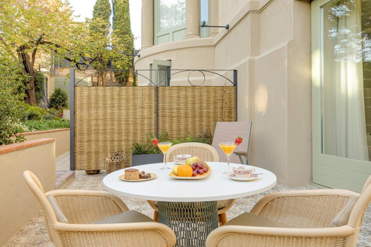 Hotel Boutique Mirlo บาร์เซโลนา ภายนอก รูปภาพ A typical patio